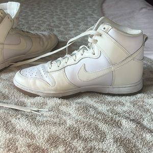 WOMEN'S NIKE DUNK HIGH RETRO CASUAL SHOES